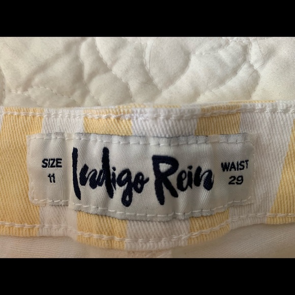 Shorts - Picture 3 of 3